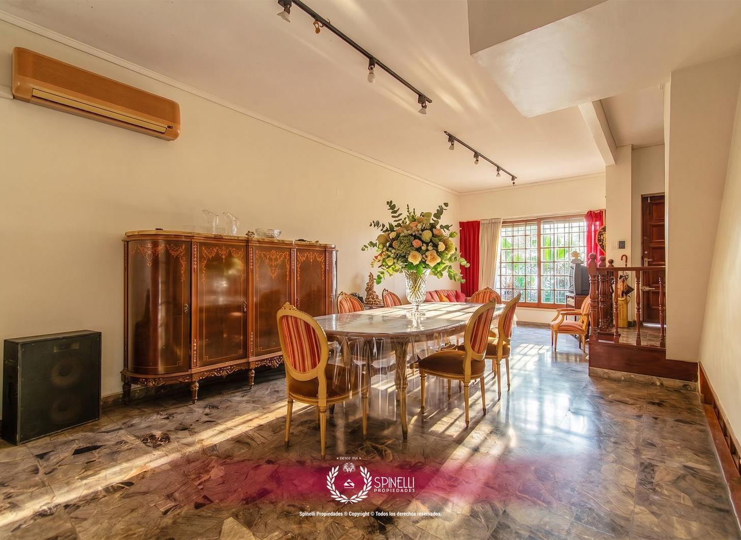 Venta casa en Boedo 4 ambientes 320M² sobre terreno de 223M² en Boedo terraza parrilla jardin garage