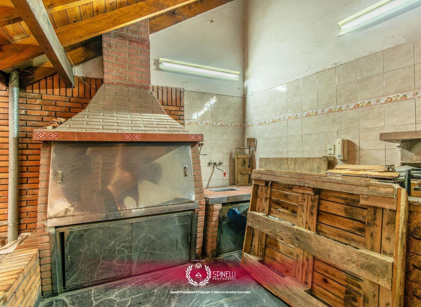 Venta casa en Boedo 4 ambientes 320M² sobre terreno de 223M² en Boedo terraza parrilla jardin garage