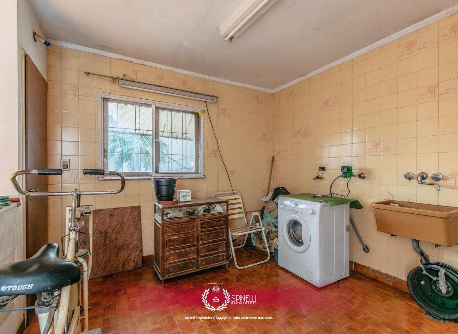 Venta casa en Boedo 4 ambientes 320M² sobre terreno de 223M² en Boedo terraza parrilla jardin garage