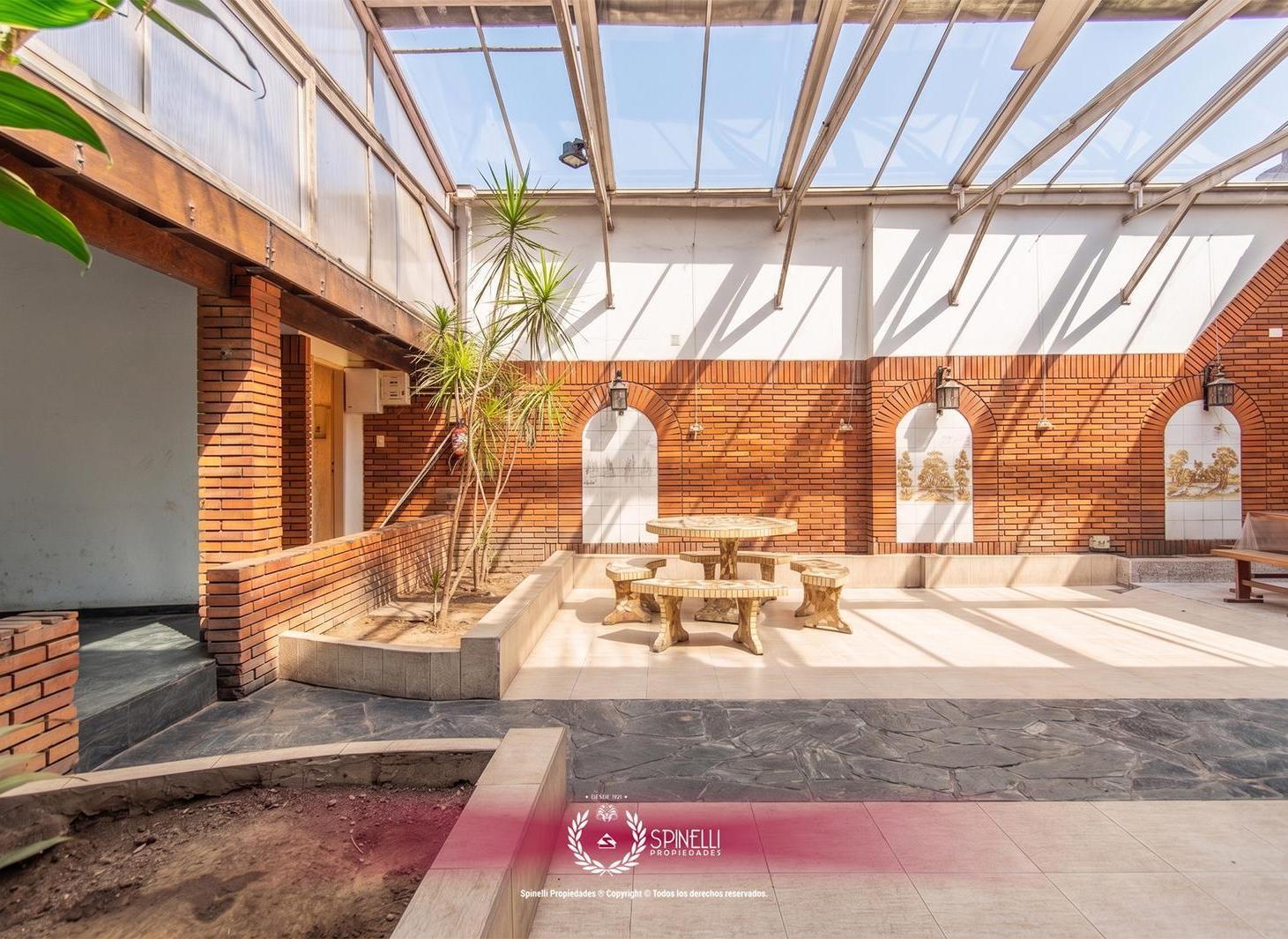 Venta casa en Boedo 4 ambientes 320M² sobre terreno de 223M² en Boedo terraza parrilla jardin garage