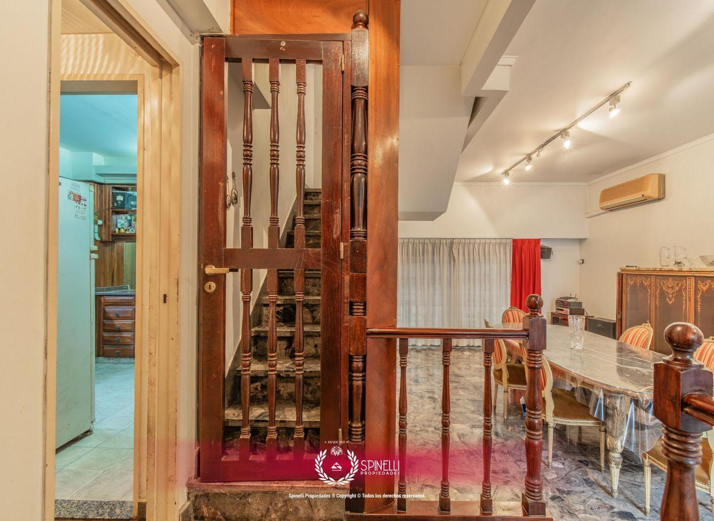 Venta casa en Boedo 4 ambientes 320M² sobre terreno de 223M² en Boedo terraza parrilla jardin garage