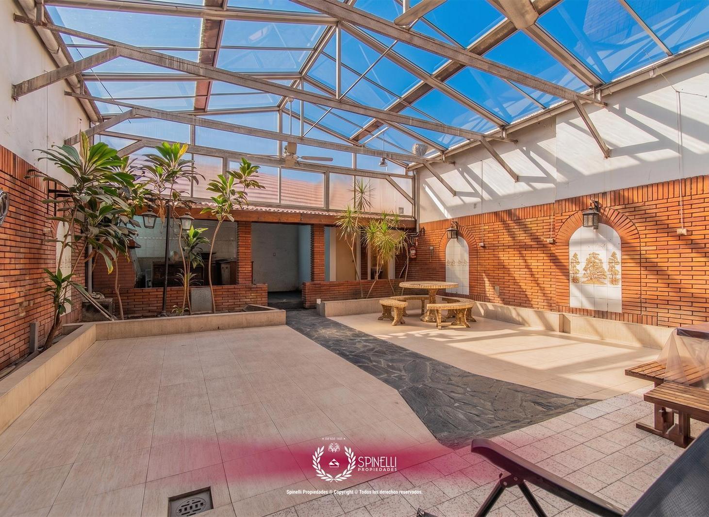 Venta casa en Boedo 4 ambientes 320M² sobre terreno de 223M² en Boedo terraza parrilla jardin garage