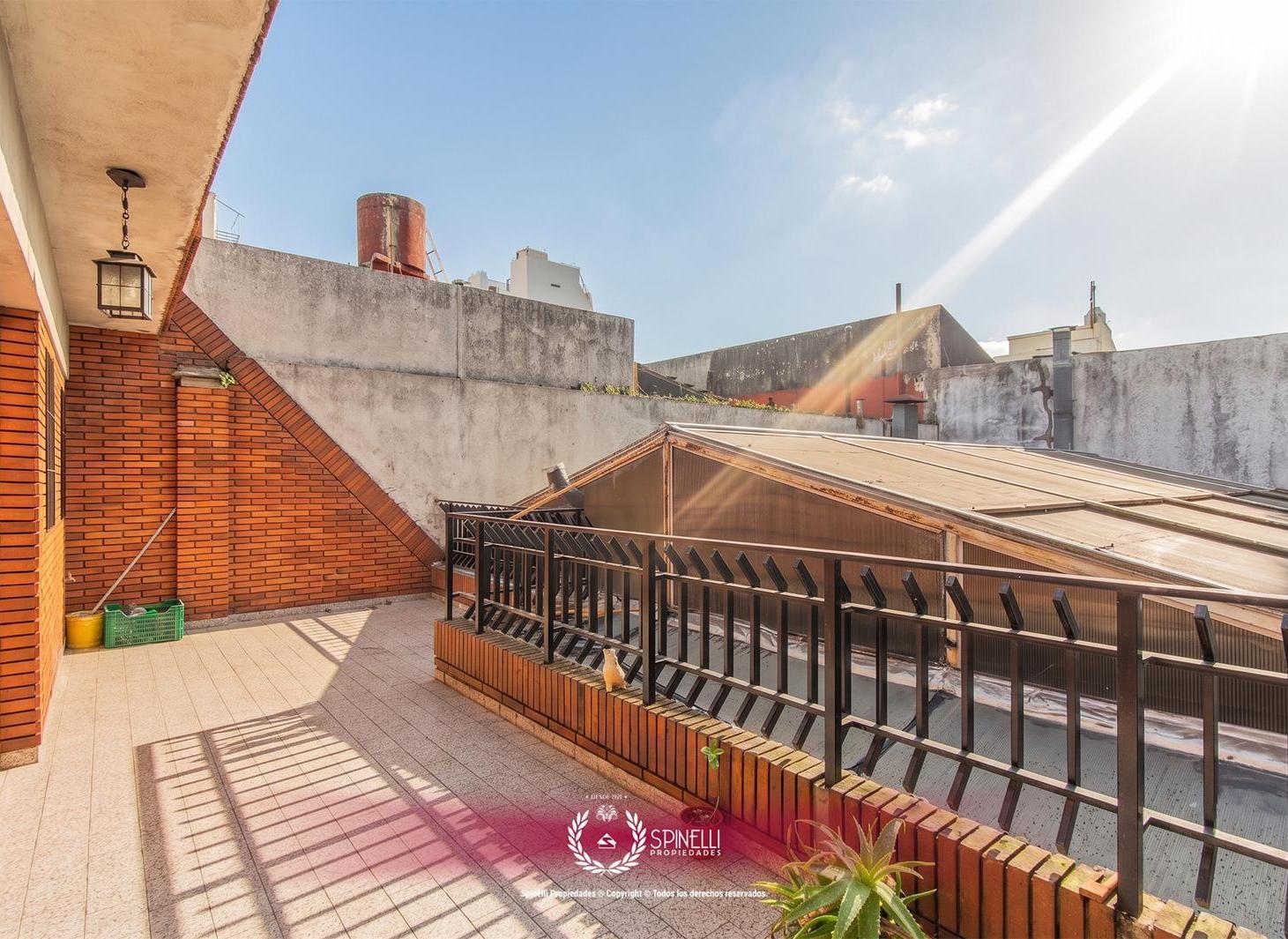 Venta casa en Boedo 4 ambientes 320M² sobre terreno de 223M² en Boedo terraza parrilla jardin garage