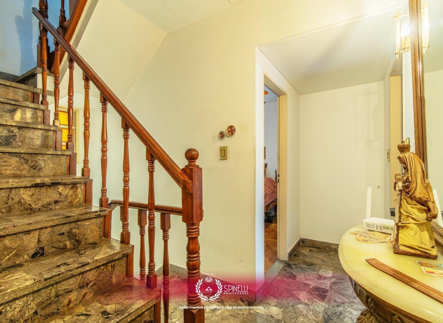 Venta casa en Boedo 4 ambientes 320M² sobre terreno de 223M² en Boedo terraza parrilla jardin garage