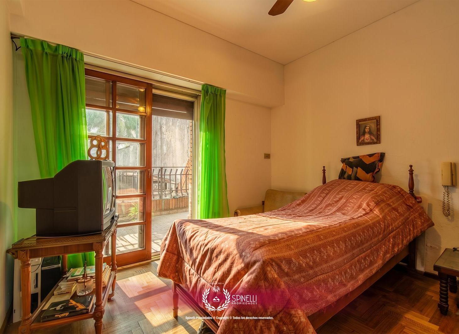 Venta casa en Boedo 4 ambientes 320M² sobre terreno de 223M² en Boedo terraza parrilla jardin garage