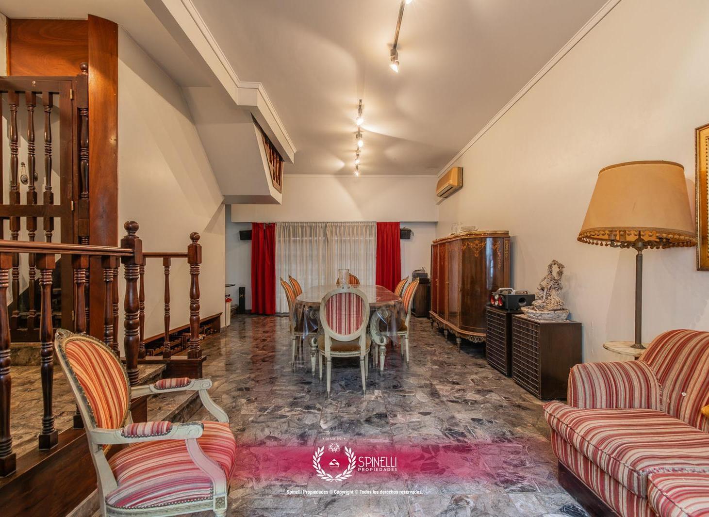 Venta casa en Boedo 4 ambientes 320M² sobre terreno de 223M² en Boedo terraza parrilla jardin garage