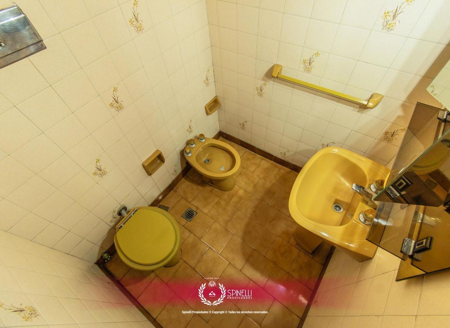 Venta casa en Boedo 4 ambientes 320M² sobre terreno de 223M² en Boedo terraza parrilla jardin garage