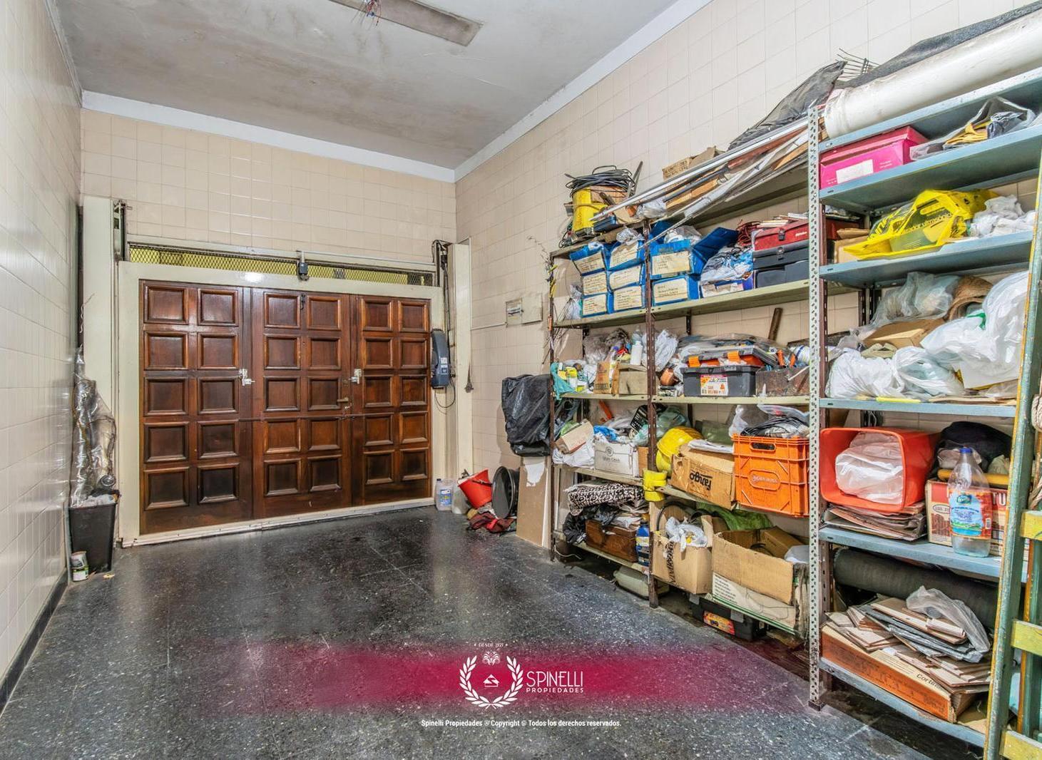 Venta casa en Boedo 4 ambientes 320M² sobre terreno de 223M² en Boedo terraza parrilla jardin garage