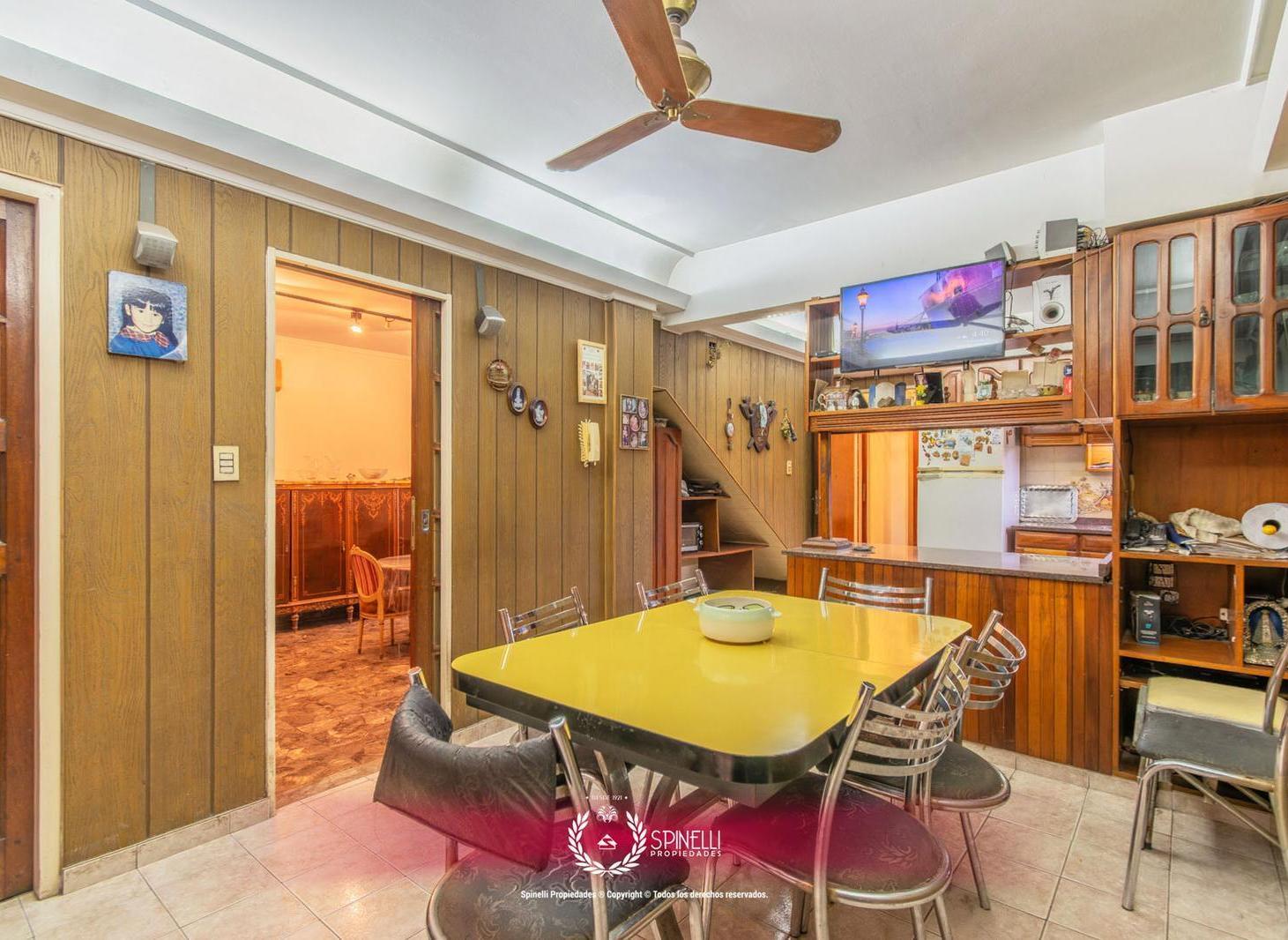 Venta casa en Boedo 4 ambientes 320M² sobre terreno de 223M² en Boedo terraza parrilla jardin garage