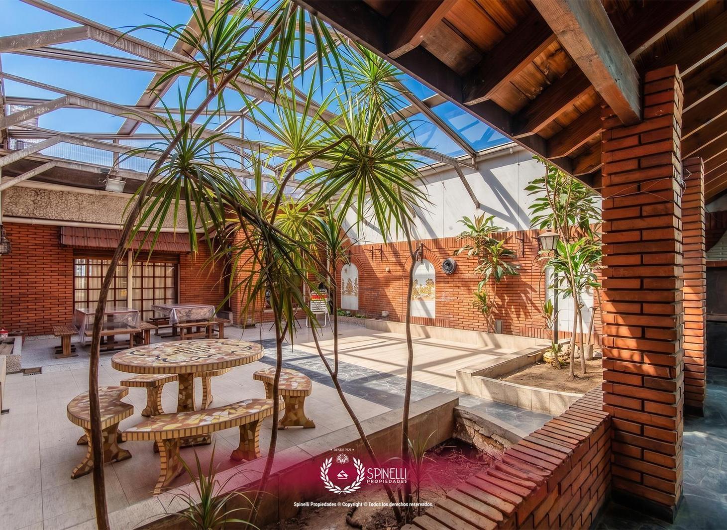 Venta casa en Boedo 4 ambientes 320M² sobre terreno de 223M² en Boedo terraza parrilla jardin garage