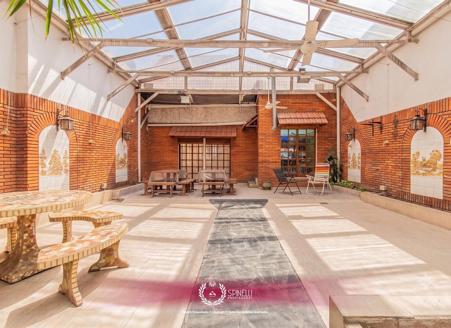 Venta casa en Boedo 4 ambientes 320M² sobre terreno de 223M² en Boedo terraza parrilla jardin garage
