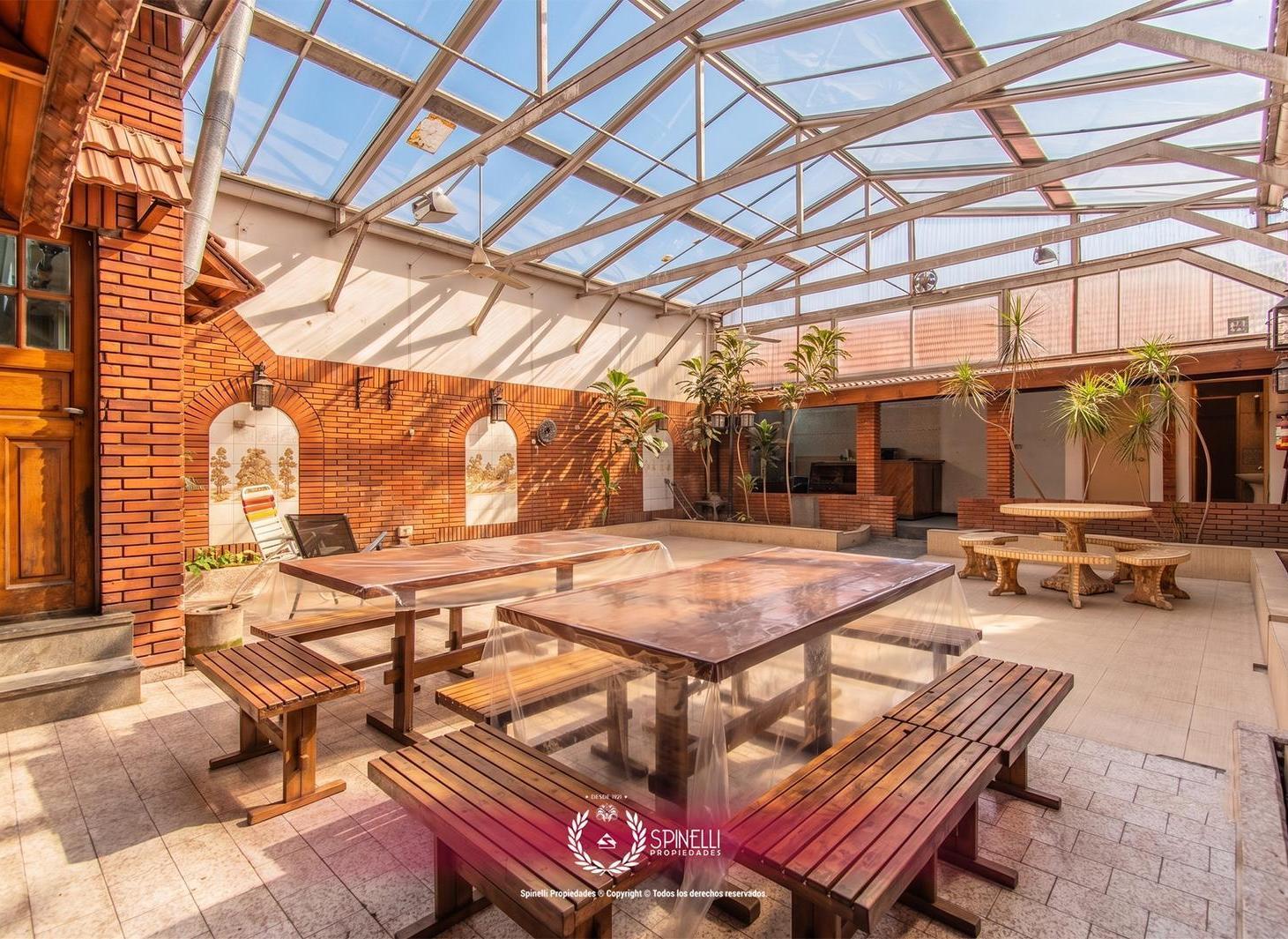 Venta casa en Boedo 4 ambientes 320M² sobre terreno de 223M² en Boedo terraza parrilla jardin garage