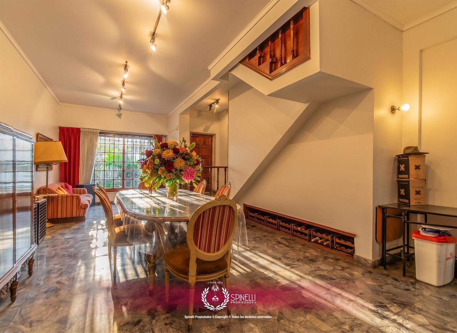 Venta casa en Boedo 4 ambientes 320M² sobre terreno de 223M² en Boedo terraza parrilla jardin garage