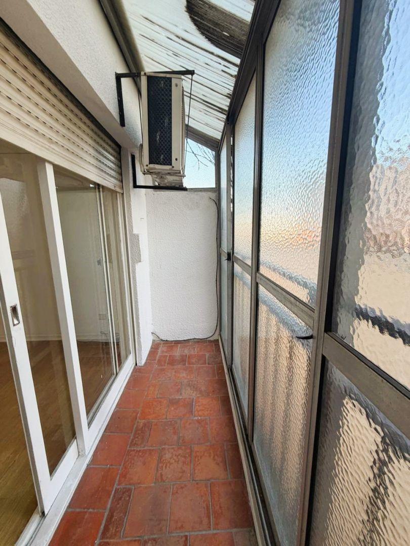 Foto de VENTA 2 AMBIENTES contrafrente con balcon vista a pulmon de manzana, imagen 3