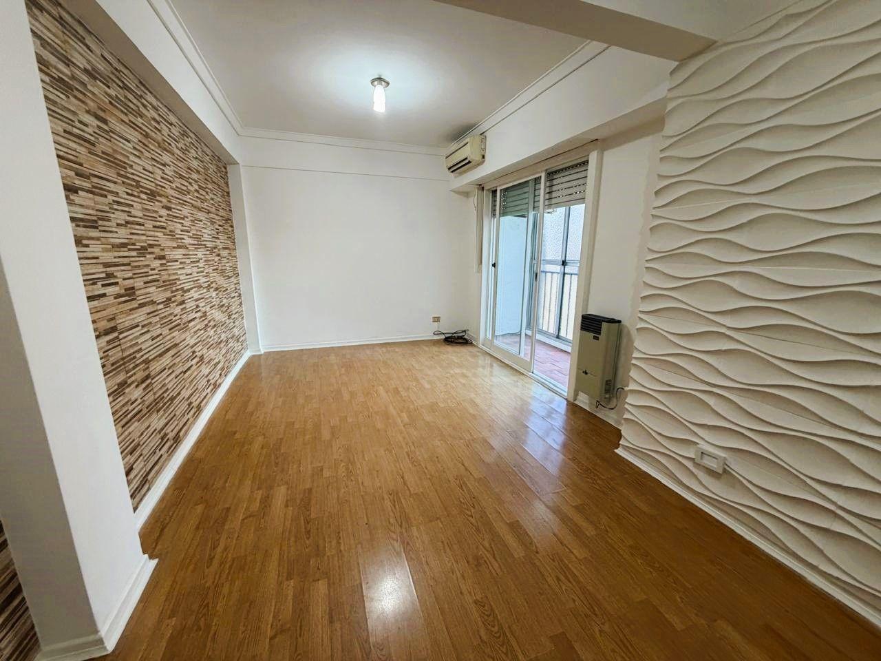 Foto de VENTA 2 AMBIENTES contrafrente con balcon vista a pulmon de manzana, imagen 2