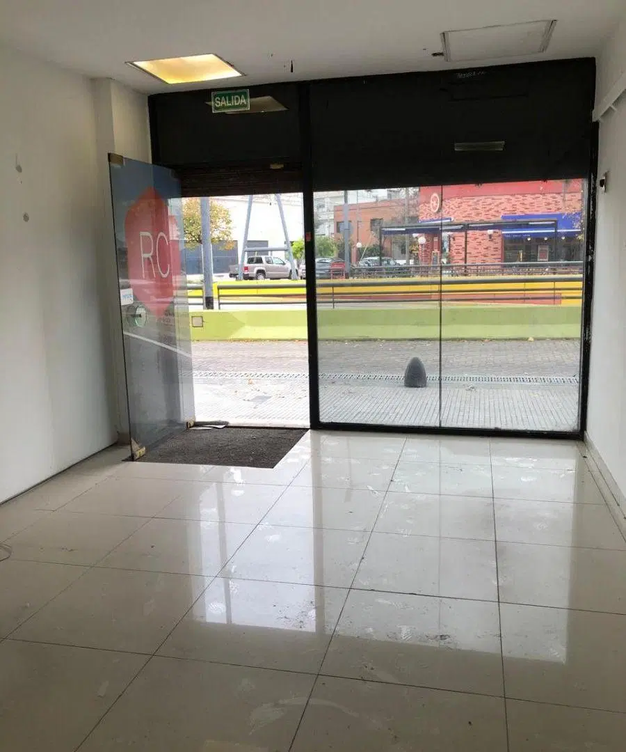Excelente Local. Apto todo rubro. Gran ubicación! 4