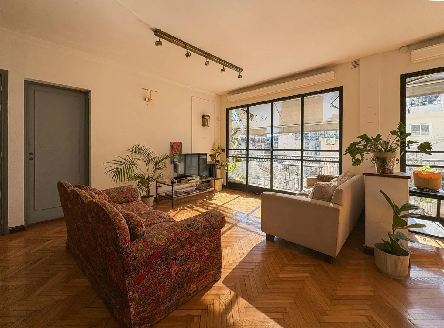 Venta Departamento 4 dormitorios c/balcón y Cochera, Juncal al 800, Plaza San Martín 2