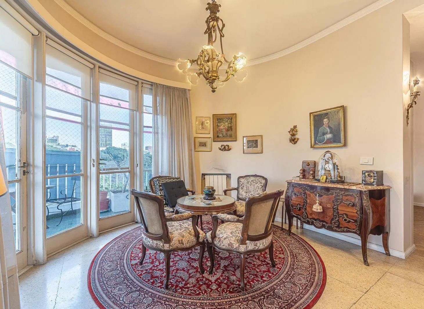Venta Departamento 4 dorm. c/Balcón y Cochera, San Martin al 1100, Plaza San Martin, Retiro. 4