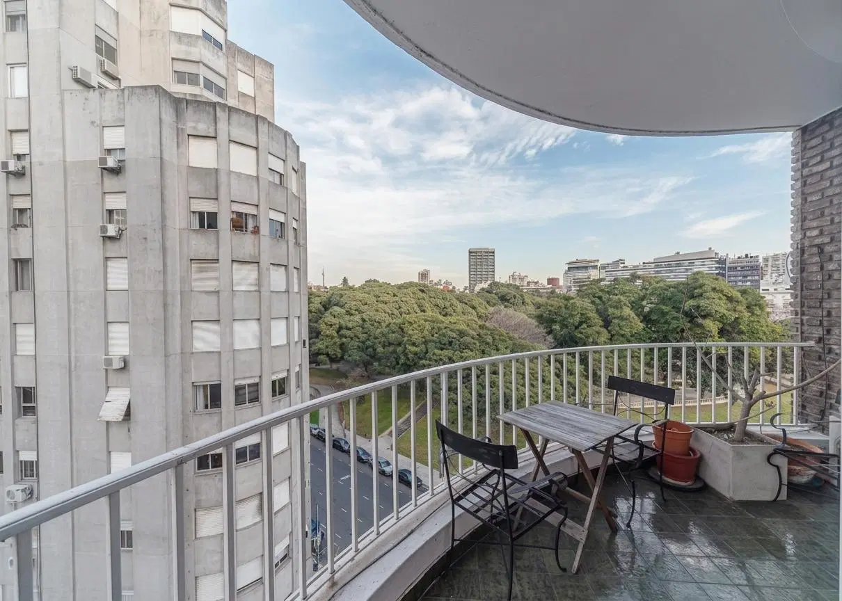 Venta Departamento 4 dorm. c/Balcón y Cochera, San Martin al 1100, Plaza San Martin, Retiro. 2