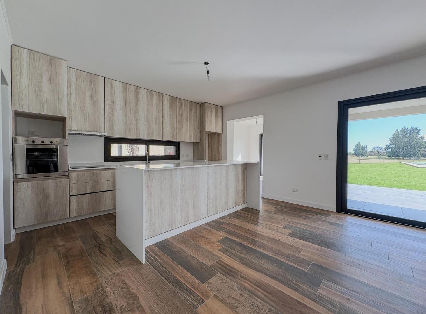 Foto de Venta Casa a estrenar de 4 ambientes sobre lote de 1200m2, Medal, imagen 1