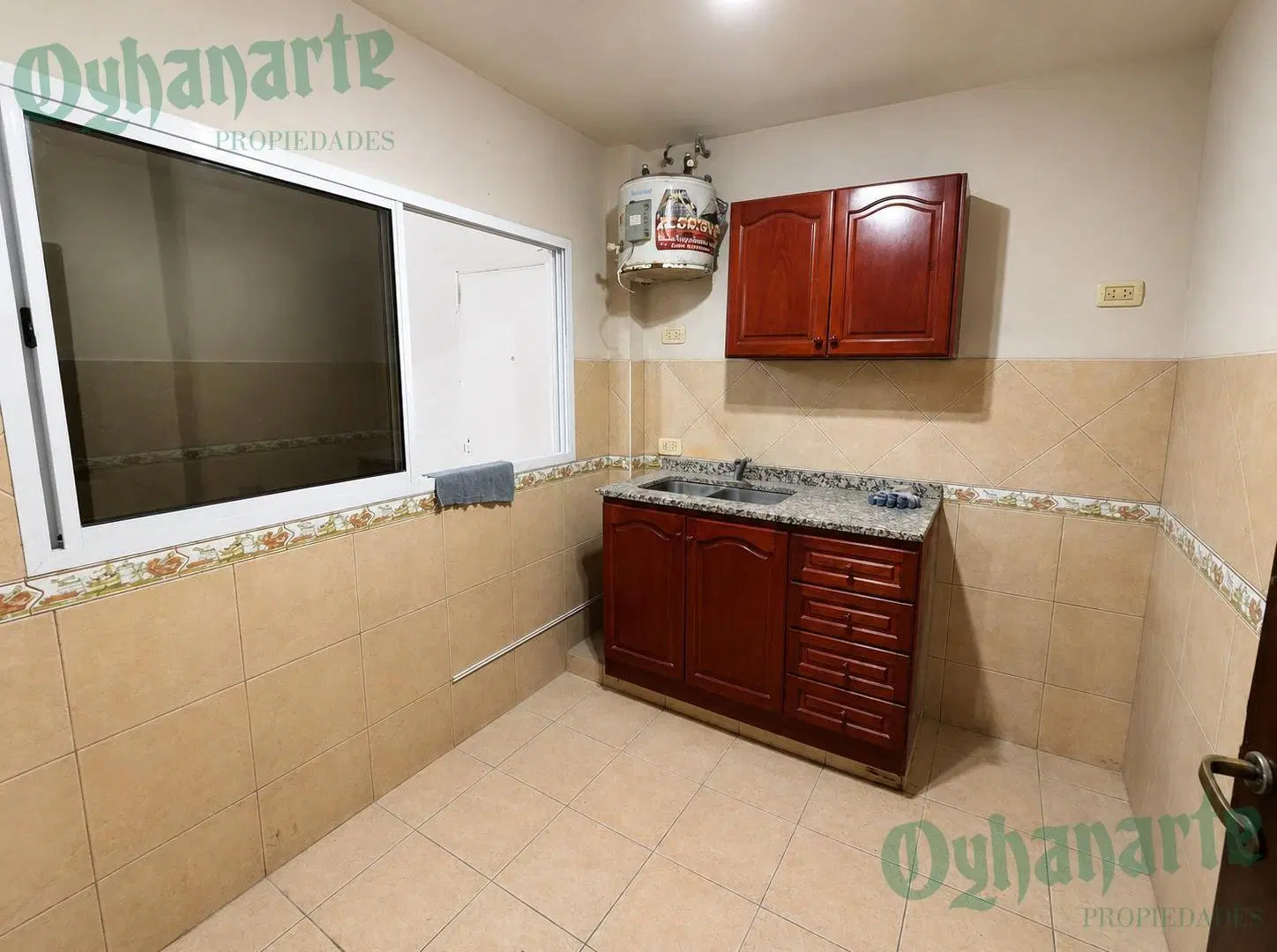 ALQUILER DE LOCAL CON AMPLIO FRENTE SOBRE COLECTORA - VILLA TESEI 3