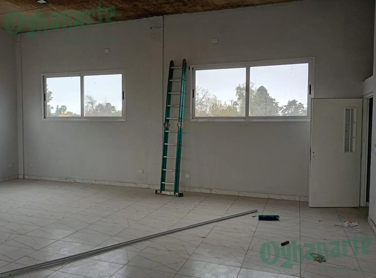 ALQUILER DE HERMOSO LOCAL EN PA - MORENO - SOBRE PIOVANO 3
