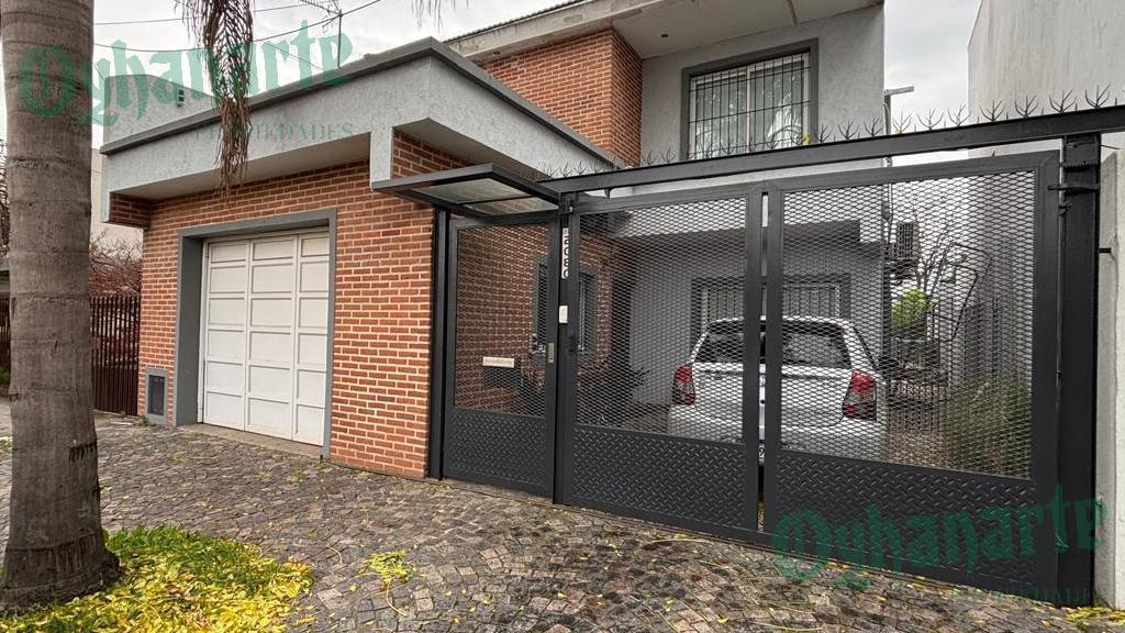 Venta de hermosa casa en Castelar Norte - Prox Av. Santa Rosa