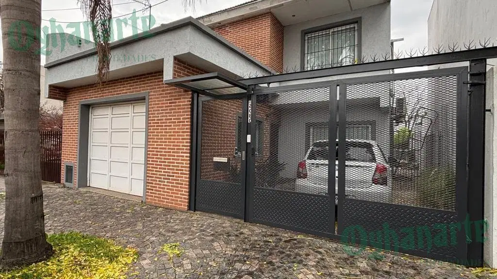 Venta de hermosa casa en Castelar Norte - Prox Av. Santa Rosa 1
