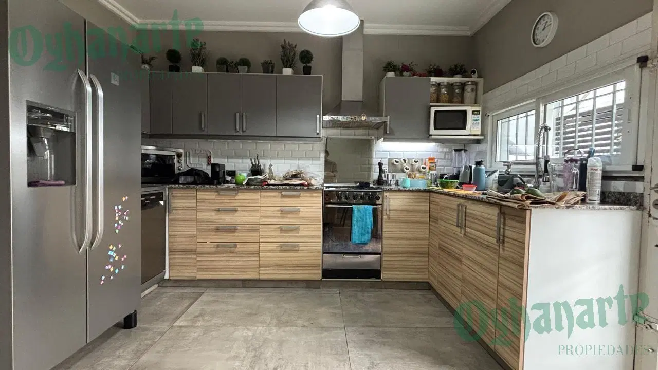 Venta de hermosa casa en Castelar Norte - Prox Av. Santa Rosa 4