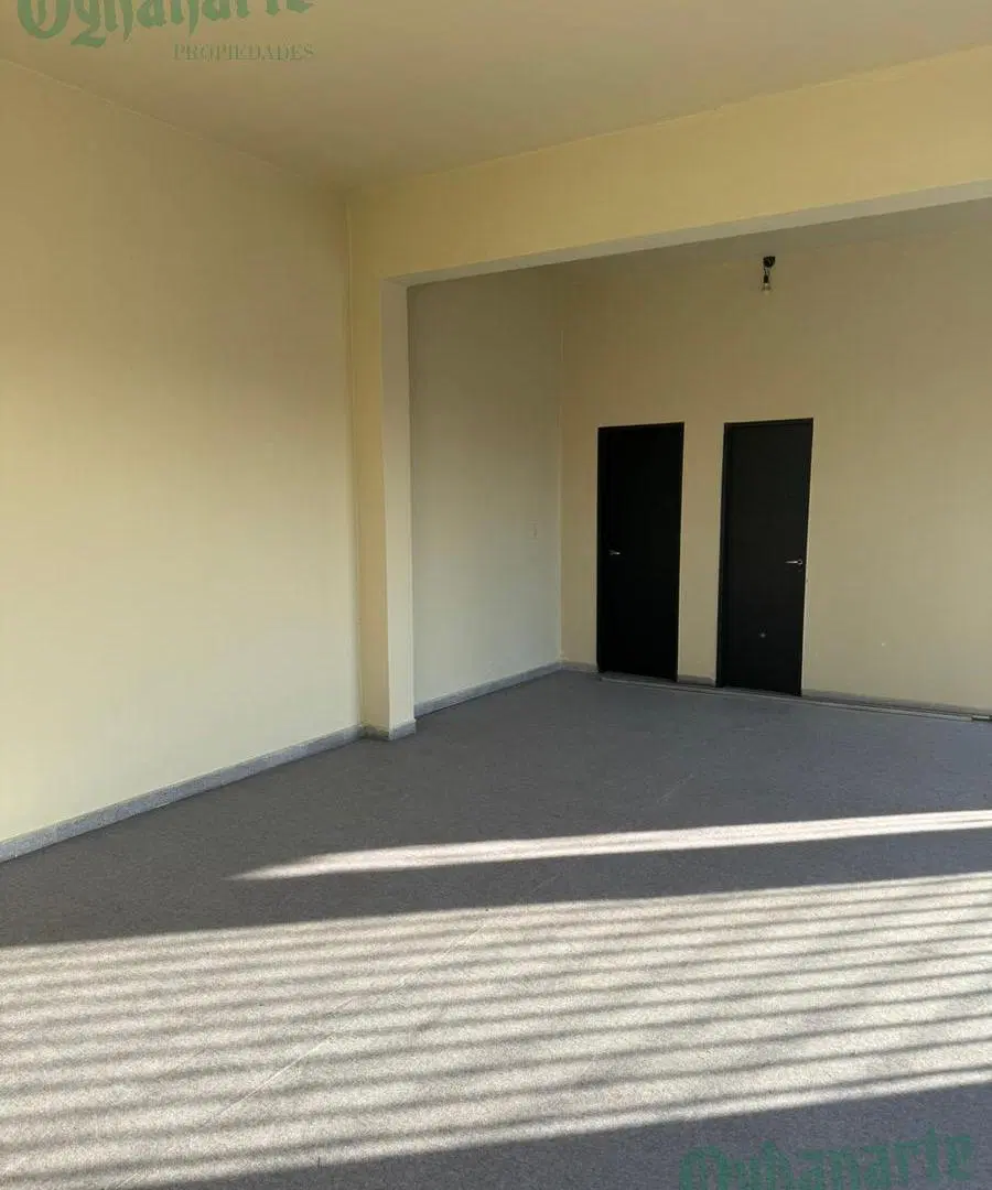 Comercial - Alquiler de local en Acceso Oeste y Santa Rosa - Castelar 3