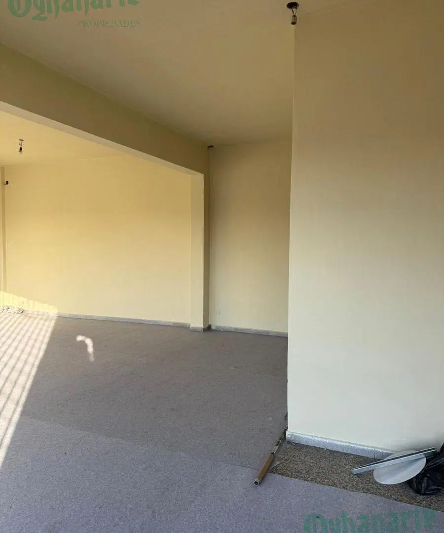 Comercial - Alquiler de local en Acceso Oeste y Santa Rosa - Castelar 1