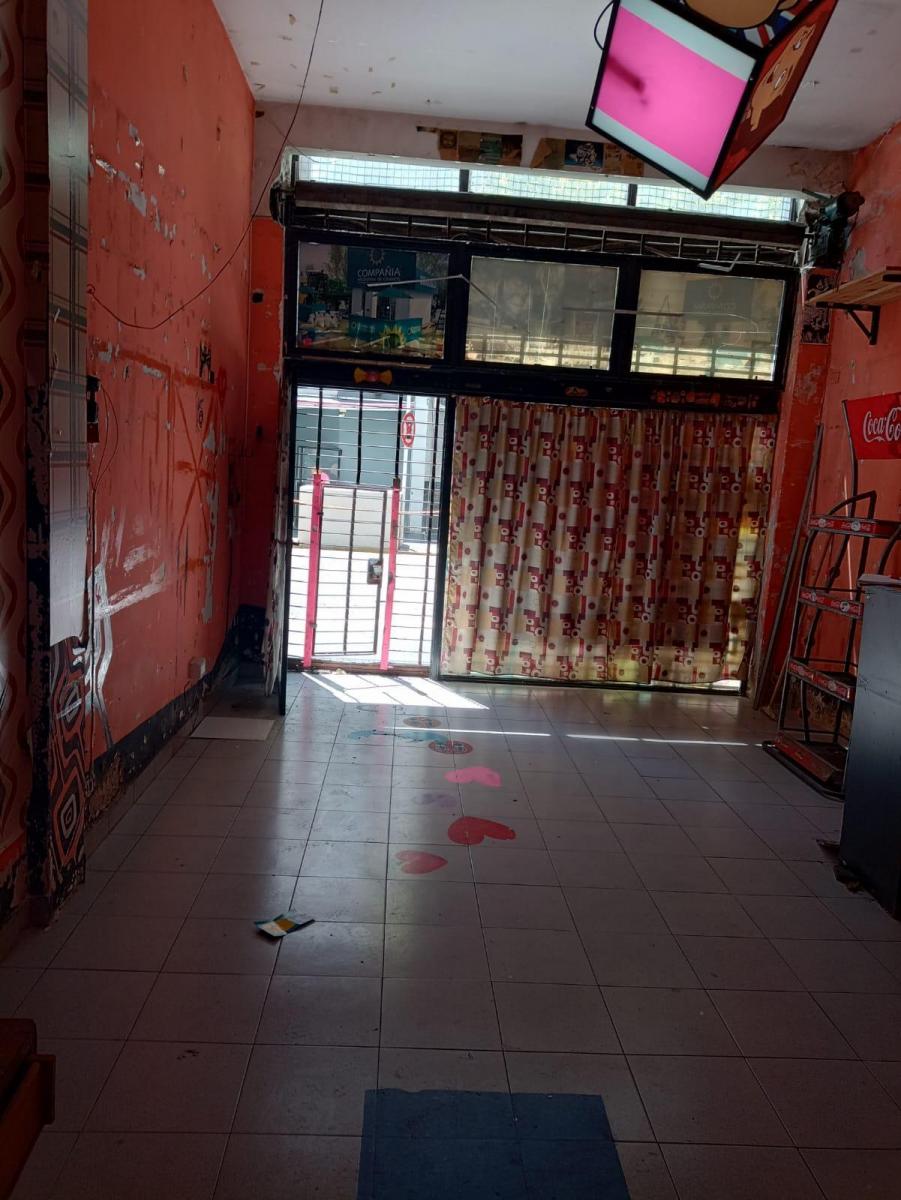 Foto de Local Comercial de 55 m² (En Dos Plantas) Sobre Pasteur 626 . HAY, imagen 2