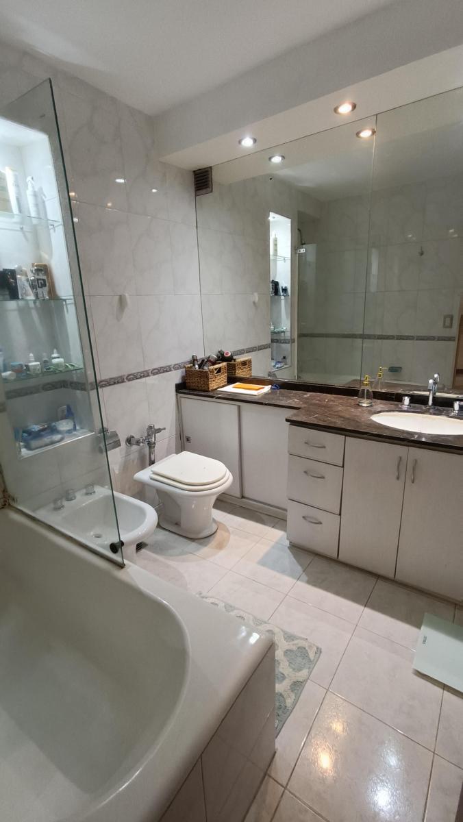 Unico Tipo Casa con Patios y Jardines. Zona Embajadas con Cochera y Baulera. 3