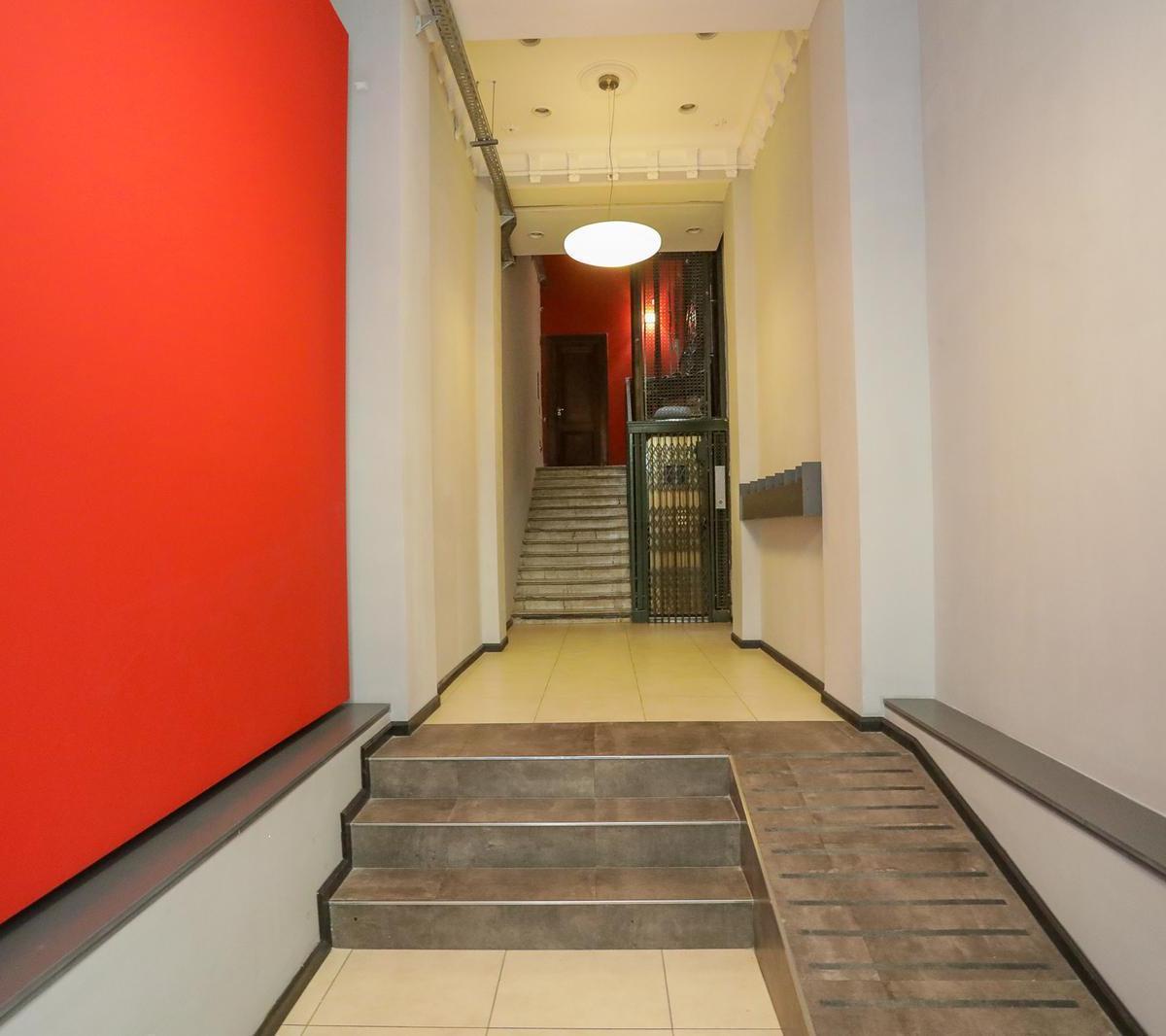 Venta Piso de 8 Deptos. en Bartolome Mitre 1192! 3
