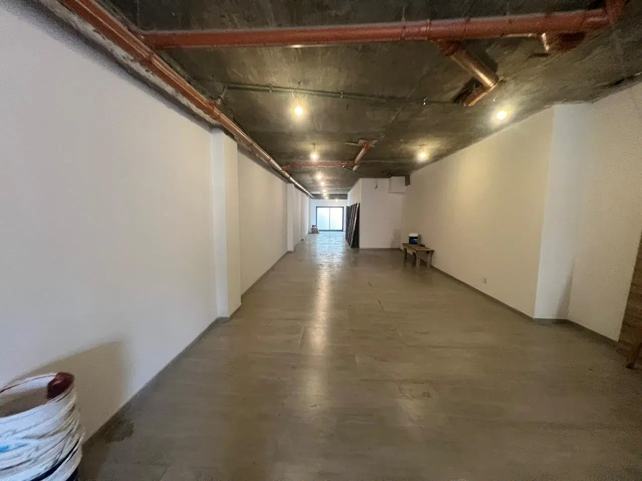 Local, Galpón, Deposito, Showroom en Flores. Listo para ingresar 2