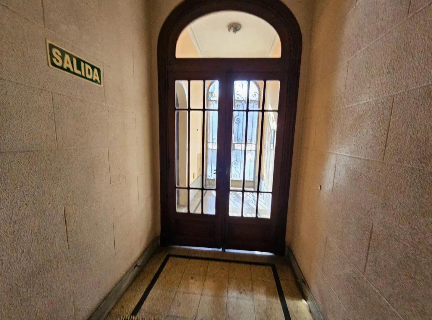 PETIT HOTEL CON GALPÓN 4