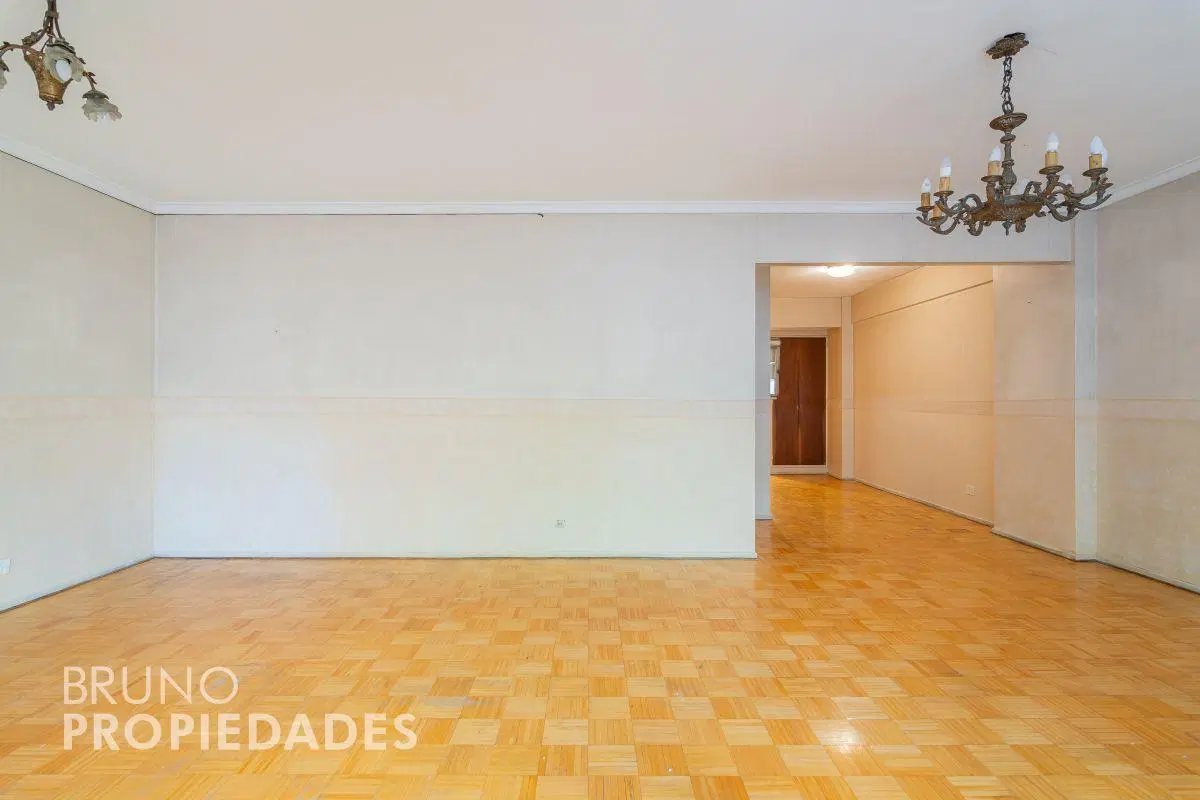 Piso con Patios. 3 Dorm. Dependencia de Servicio. 2 Patios. 2 Baños y Toilette. Apto Credito. 8