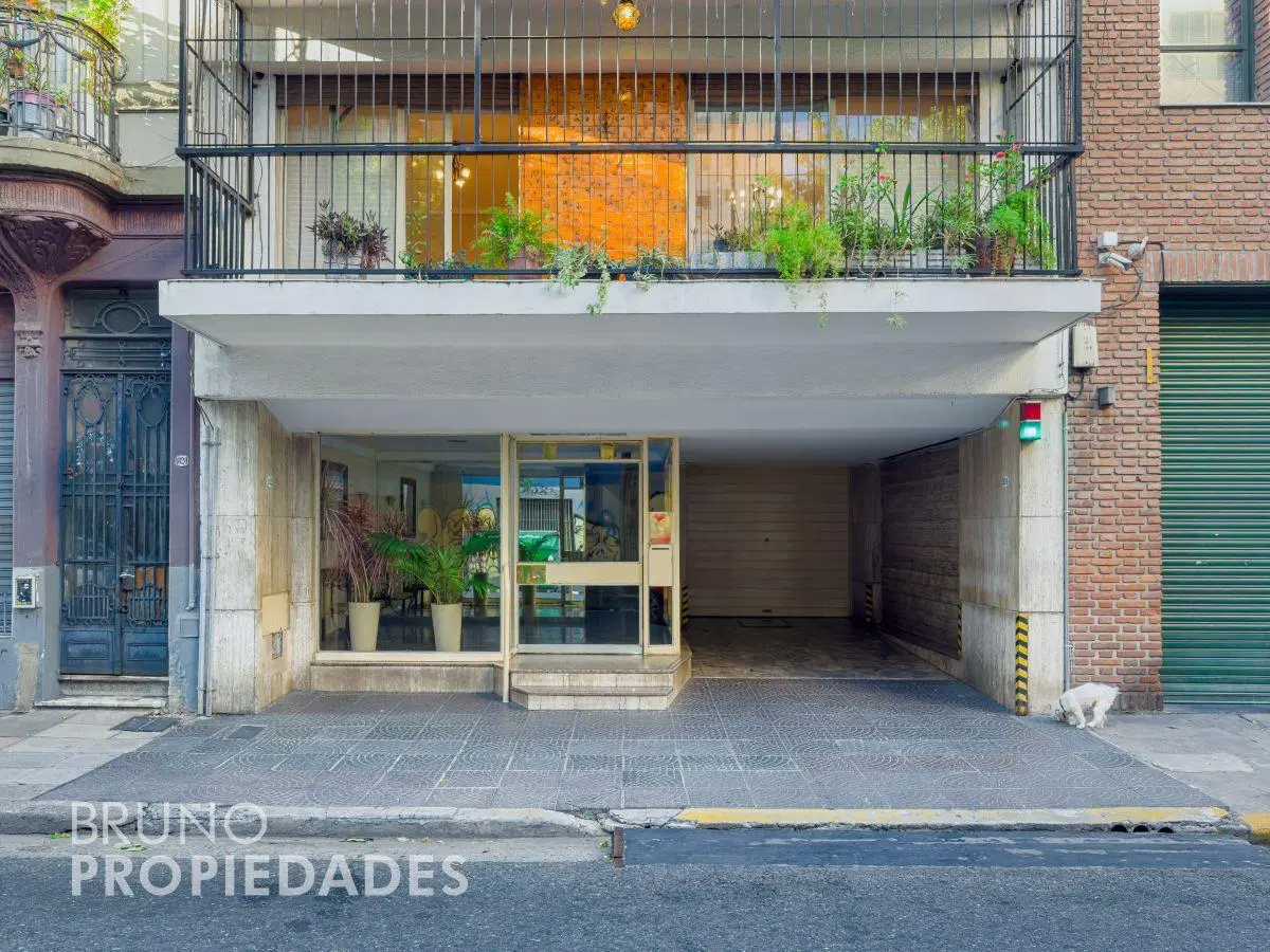 Piso con Patios. 3 Dorm. Dependencia de Servicio. 2 Patios. 2 Baños y Toilette. Apto Credito. 5