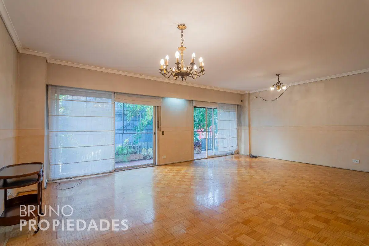 Piso con Patios. 3 Dorm. Dependencia de Servicio. 2 Patios. 2 Baños y Toilette. Apto Credito. 4