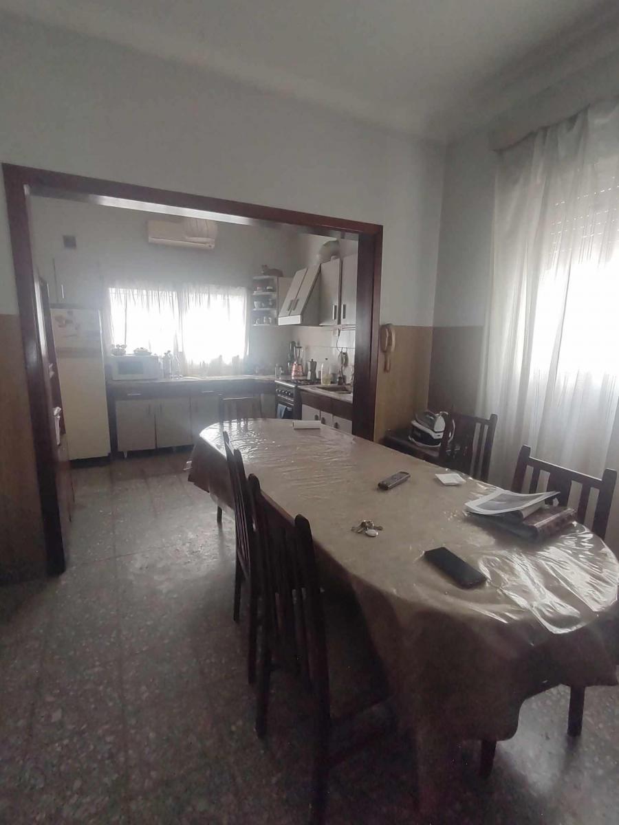 Casa con Taller y Depto 1