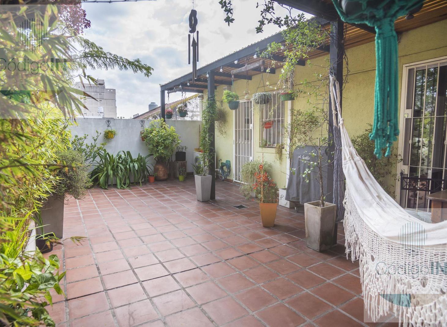 Foto de Venta PH de 6 Ambientes con Patio, dos terrazas y Cochera cubierta, imagen 2