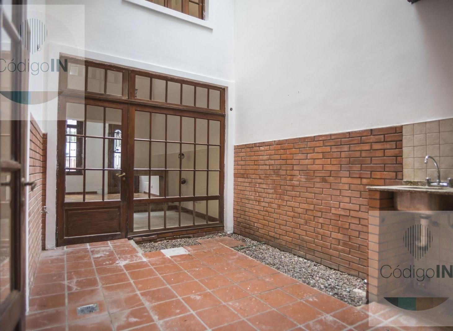 Foto de PH TIPO CASA DE 7 AMBIENTES RECICLADO A NUEVO, imagen 2
