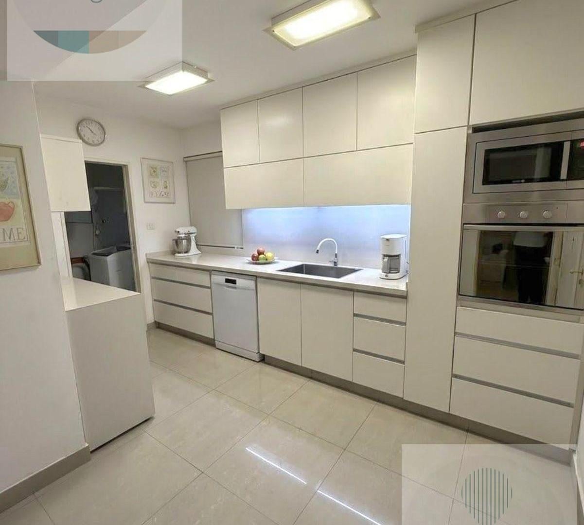 Foto de Oportunidad en Zona Exclusiva! Departamento 4 ambientes con Cochera, imagen 5