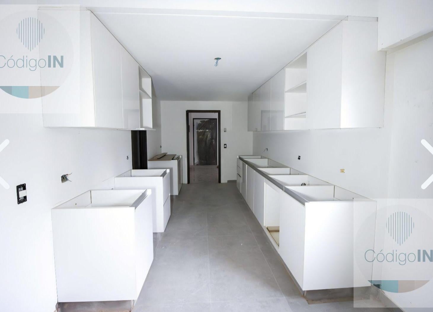 Foto de Venta Cuatro Ambientes con Balcón - Dependencia de servicios y Cochera, imagen 1