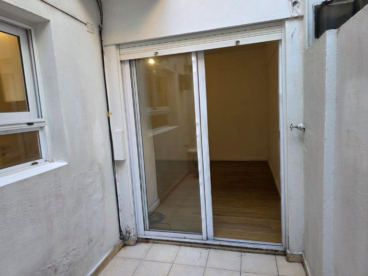 Foto de excelente dos ambientes con patio, imagen 2
