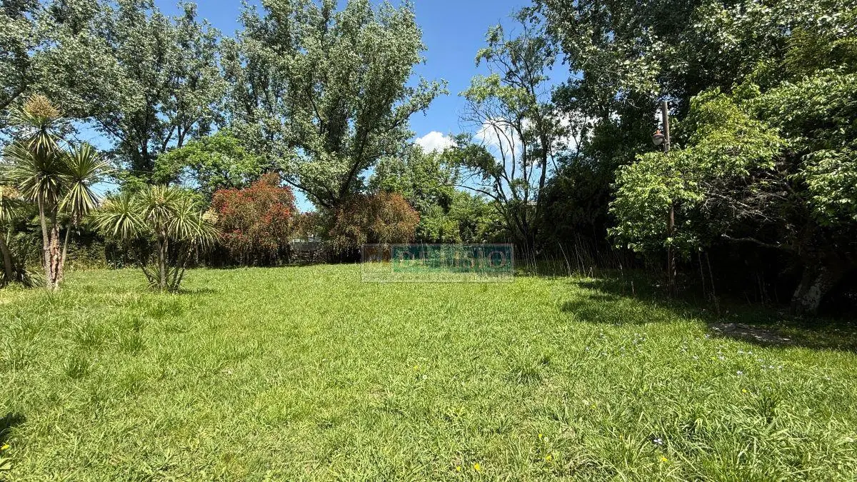 CASA en VENTA. GRAN PARQUIZADO. Caracas 3700. TORTUGUITAS. 4