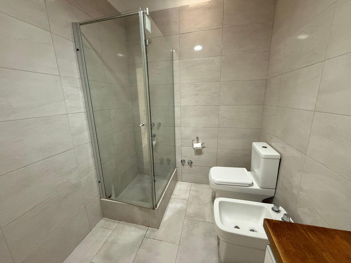 Foto de CASA DUPLEX 3 AMBIENTES en ALQUILER. JARDIN y COCHERA. BUNSEN 2200. P, imagen 3
