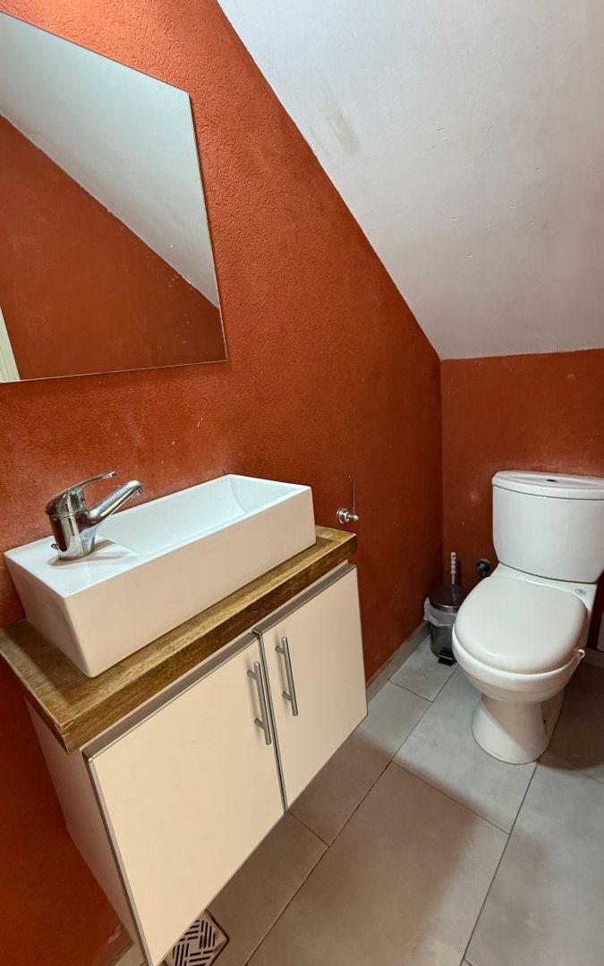 Foto de CASA DUPLEX 3 AMBIENTES en ALQUILER. JARDIN y COCHERA. BUNSEN 2200. P, imagen 2