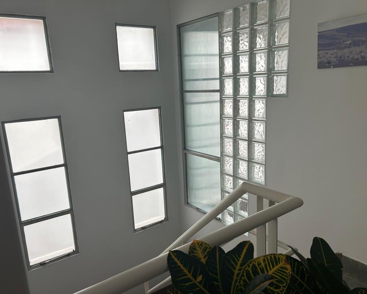 San Andrés. Int Alvear 2200. Exc Casa 2 Plantas 4 Dorm con Jardin. Impecable! 4