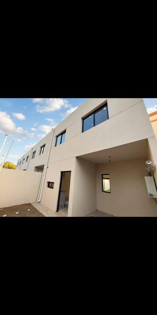Foto de Excelente casa tipo duplex en barrio residencial El Triangulo Don, imagen 3